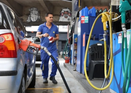 Governo avalia prorrogar subsídio de R$ 0,44 por litro da gasolina