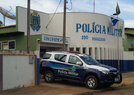 Mulher é presa pela Força Tática durante cumprimento de mandado de prisão preventiva em Batayporã