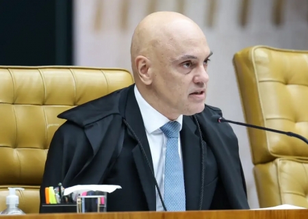 Moraes suspende visitas de Flávio a Bolsonaro na prisão domiciliar