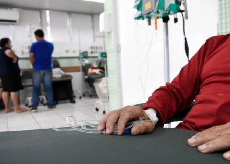 Sangue nas fezes e mudança no intestino exigem atenção: conheça os sinais do câncer colorretal