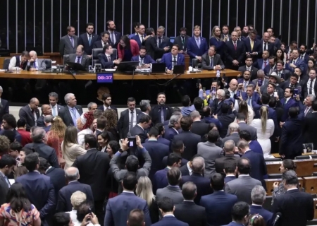 Deputados gastam R$ 2 mi em verba pública para impulsionar posts nas redes