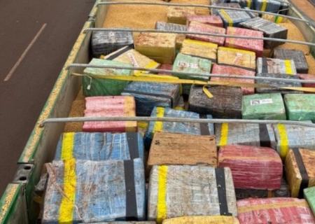 Carreta com carga de maconha é apreendida pela PRF em Vicentina