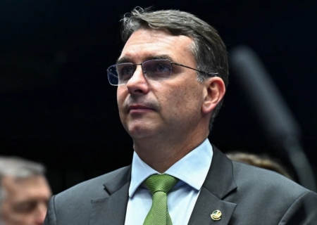 Defesa diz que Flávio publicou carta de Bolsonaro sem autorização