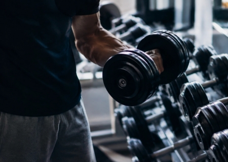 Testosterona para ganhar massa: quando busca por músculos arrisca saúde