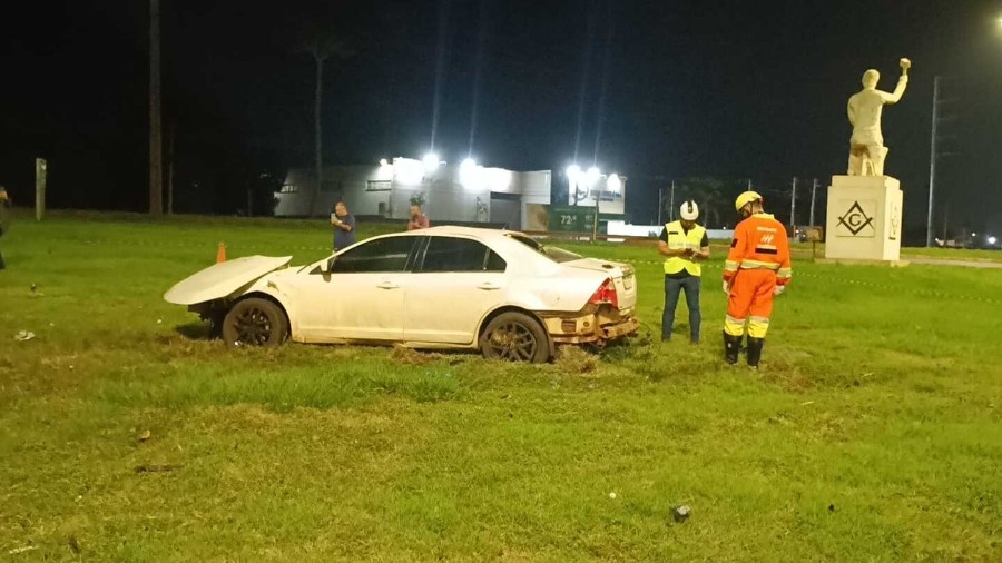 Motorista morre após perder controle de carro em rotatória de Dourados