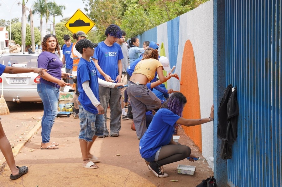 Oficina de grafite transforma muro de escola em espaço de arte e expressão em Batayporã