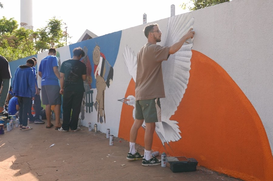 Oficina de grafite transforma muro de escola em espaço de arte e expressão em Batayporã