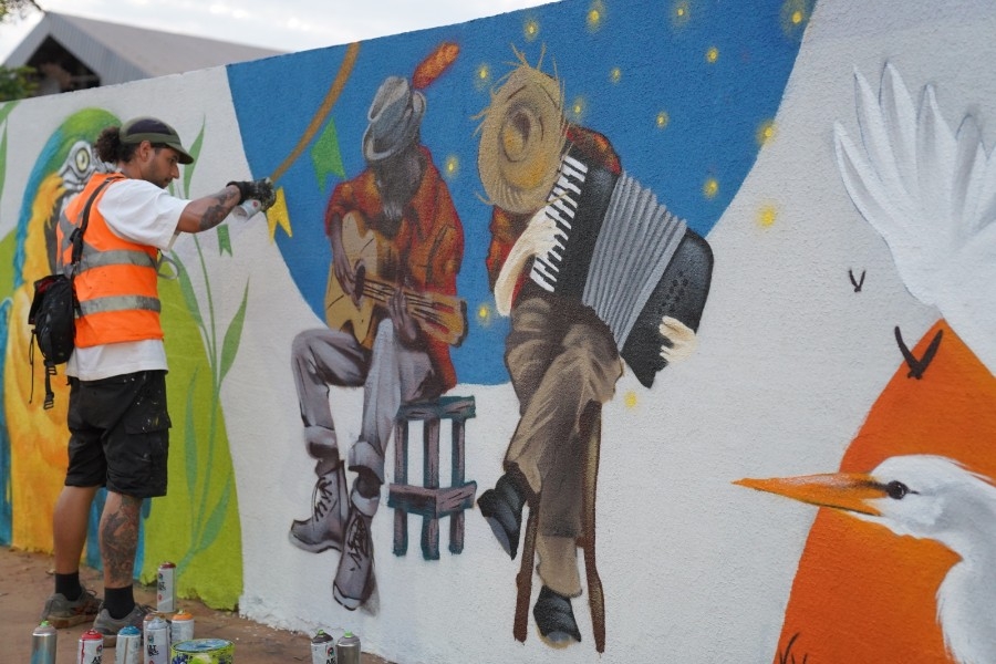 Oficina de grafite transforma muro de escola em espaço de arte e expressão em Batayporã