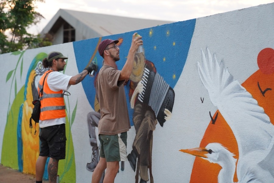 Oficina de grafite transforma muro de escola em espaço de arte e expressão em Batayporã