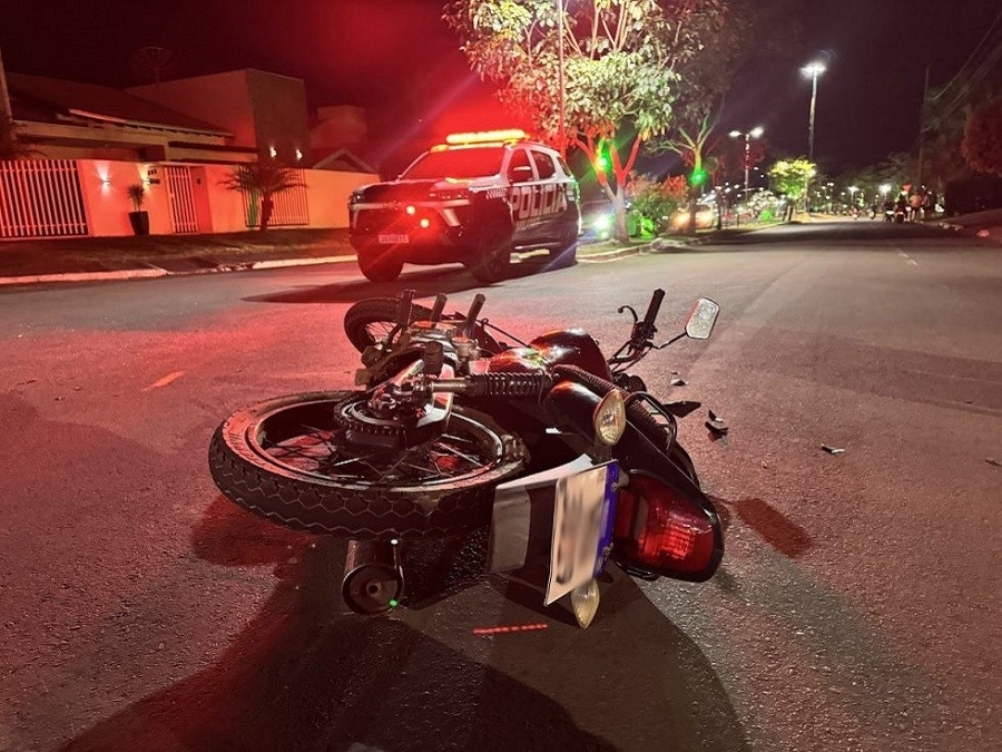 Motociclista fica ferida após colisão com caminhonete em Ivinhema