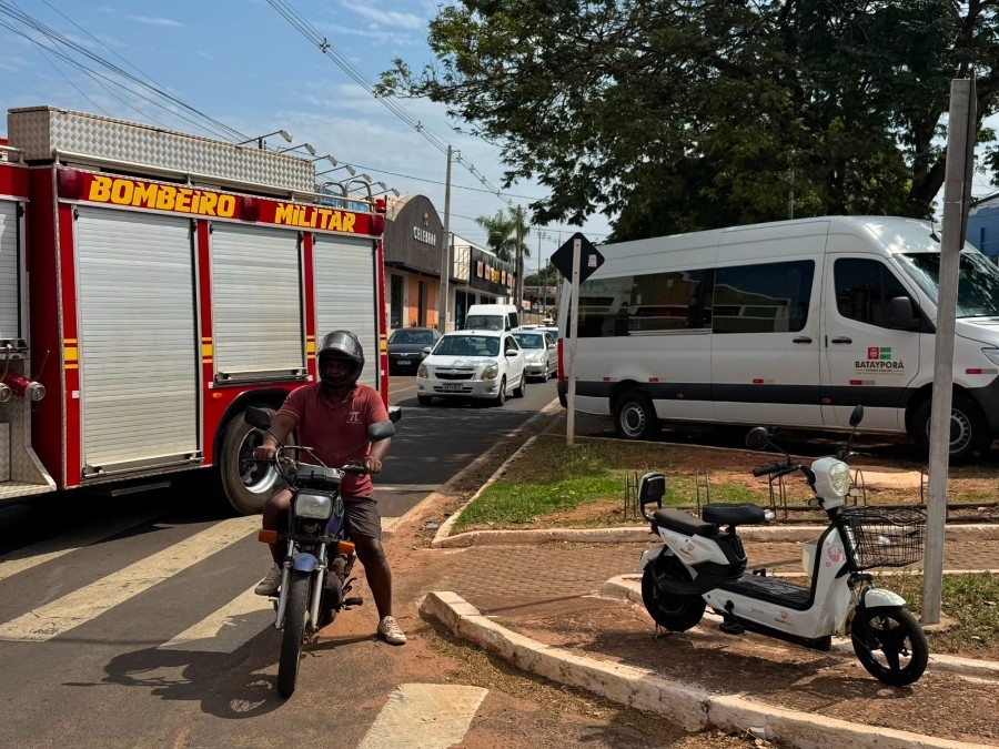Colisão entre carro e motoneta deixa jovem ferida em Nova Andradina