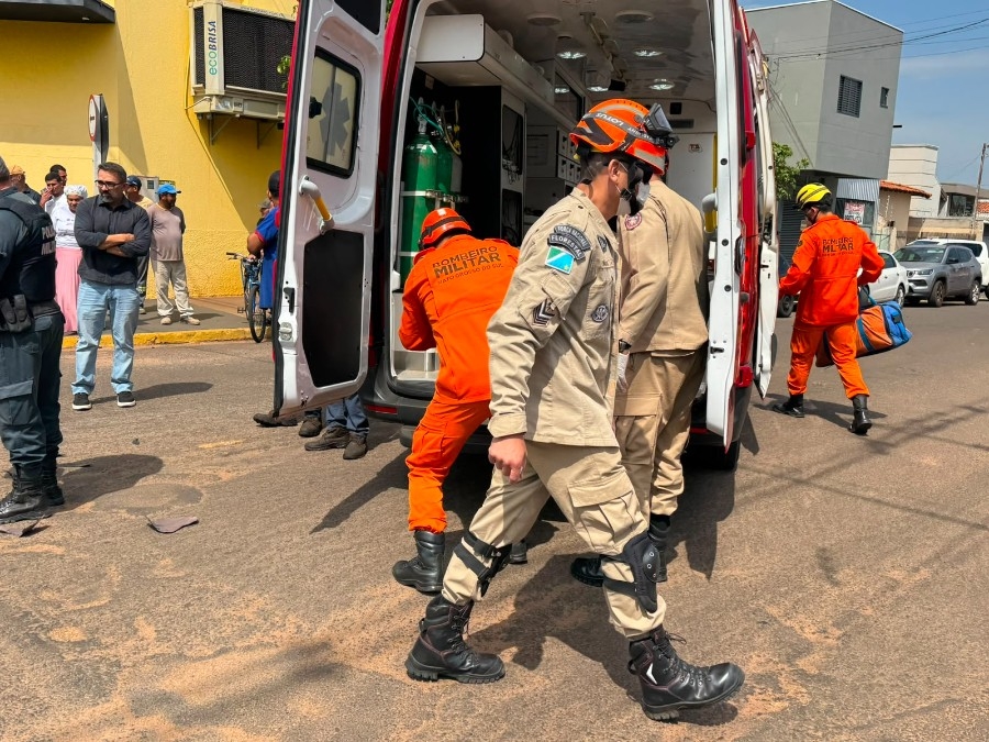 Colisão entre carro e motoneta deixa jovem ferida em Nova Andradina