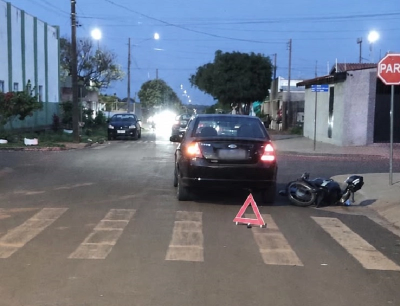 Mulher sem CNH fica ferida em colisão e moto irregular é apreendida