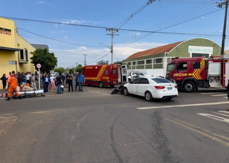 Colisão entre carro e motoneta deixa jovem ferida em Nova Andradina