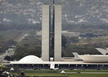 Congresso mira fim da escala 6x1 e da ‘taxa das blusinhas’