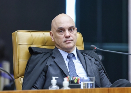 Moraes determina buscas contra ex-secretário apontado como fonte de jornalista