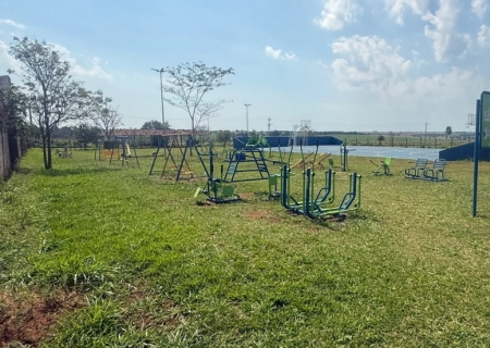 Regularização e quadra de vôlei são propostas para Praça Israel Cardonski