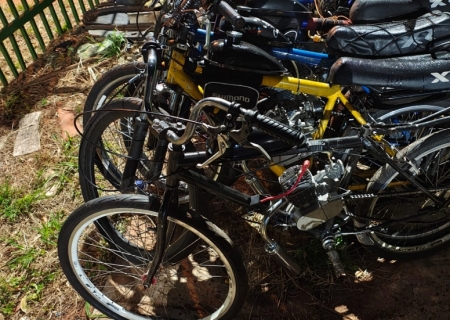 Adolescentes têm bicicletas motorizadas apreendidas após manobras perigosas em Nova Andradina