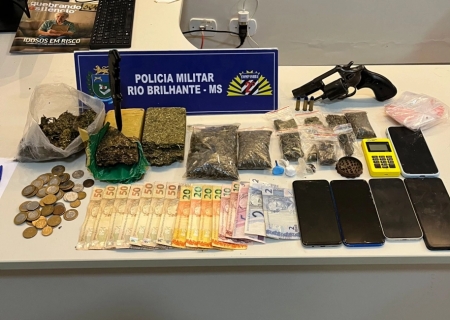 PM apreende drogas e revólver em Rio Brilhante