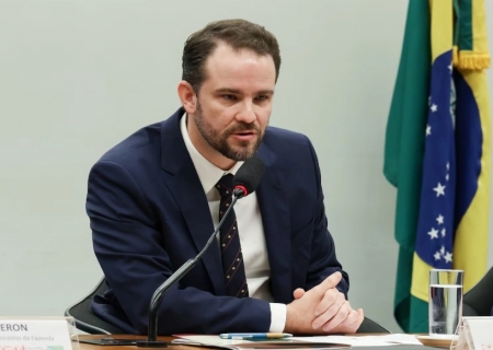 Governo prevê salário mínimo de R$ 1.741 em 2027