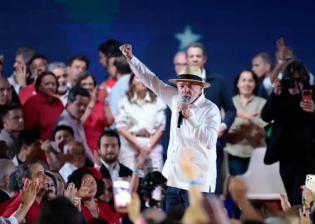 PT oficializa candidatura de Lula à Presidência