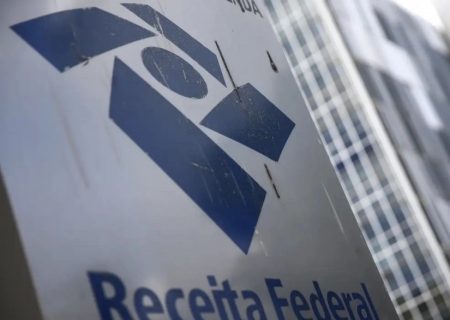 Receita paga nesta segunda último lote de restituição do IR 2026