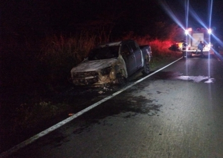 Caminhonete pega fogo na MS-276 na região de Batayporã