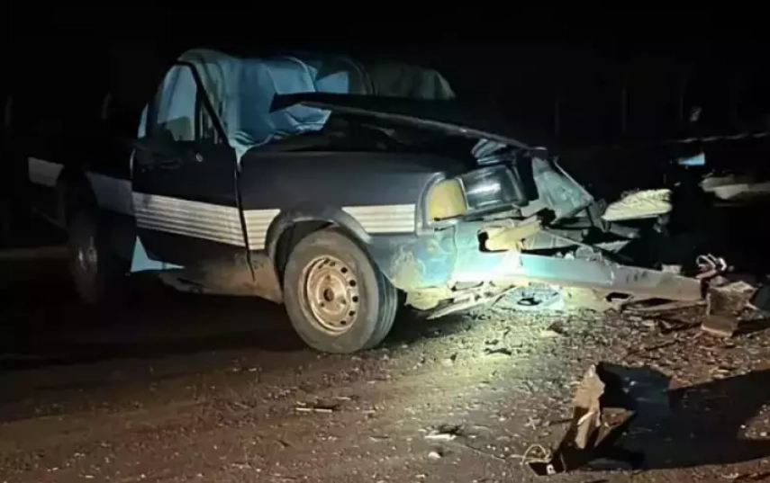 Motorista de Pampa morre após colisão com Fiat Toro na BR-262, em Ribas do Rio Pardo