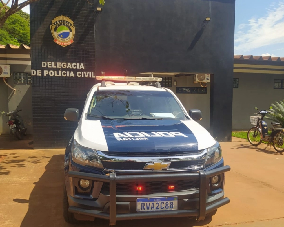 Jovem de 23 anos é detido após fugir da PM durante manobras perigosas com moto em Angélica