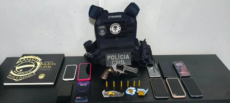 Dupla é presa por tráfico com arma de uso restrito em Santa Rita do Pardo