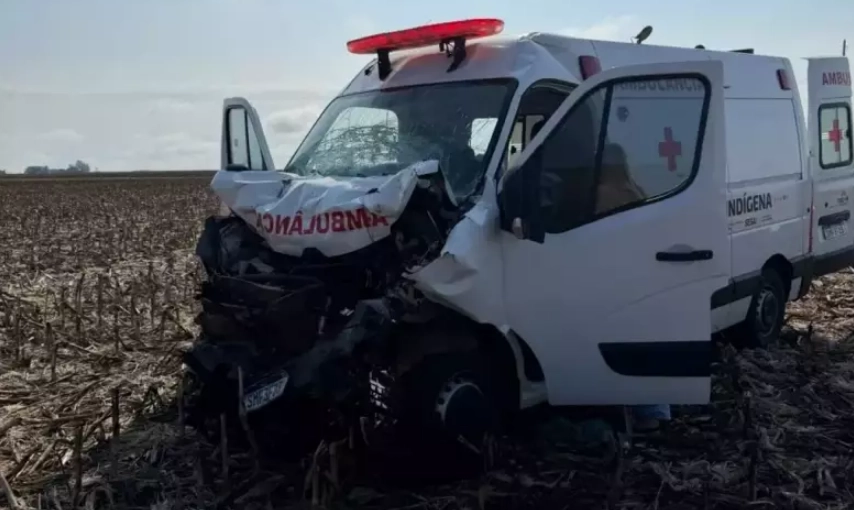 Paciente em tratamento contra o câncer morre após ambulância bater em carreta na BR-060