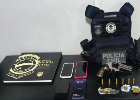 Dupla é presa por tráfico com arma de uso restrito em Santa Rita do Pardo