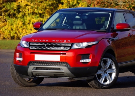 Montadora de carros de luxo anuncia que vai demitir 4.000 funcionários
