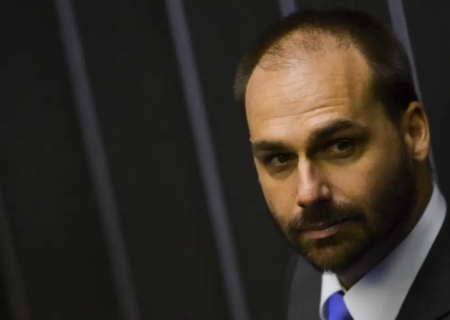 Ministério da Justiça demite Eduardo Bolsonaro por abandono de cargo