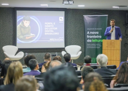 Celular transforma hábito de leitura no Brasil e amplia acesso a livros e conteúdos digitais