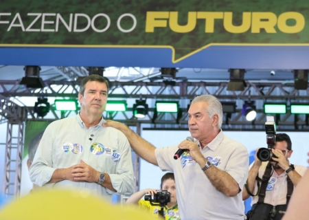 Reinaldo Azambuja defende reformas e bancada forte durante ato em Campo Grande
