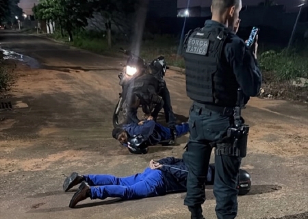 Dupla é presa com cocaína e R$ 1,4 mil em Nova Andradina
