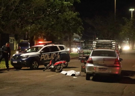 Motociclista morre após ser prensada entre carro e caminhão em Campo Grande