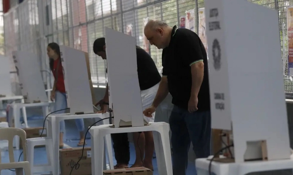 Horário de votação é prorrogado até 19h no Brasil