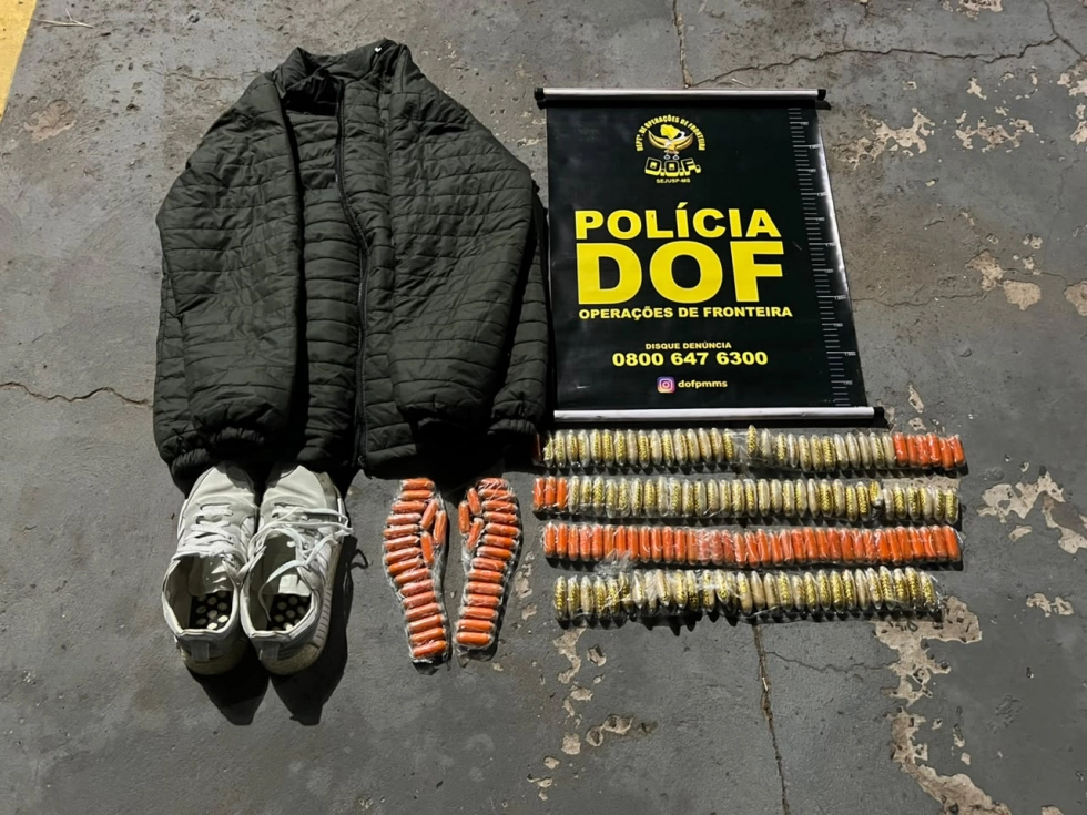 Homem é preso pelo DOF com cocaína escondida em tênis e jaqueta em Anastácio