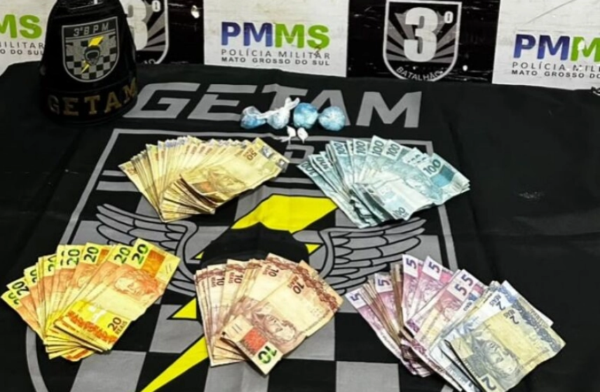 Mulher é presa com cocaína e mais de R$ 5 mil após tentar fugir da polícia em Dourados