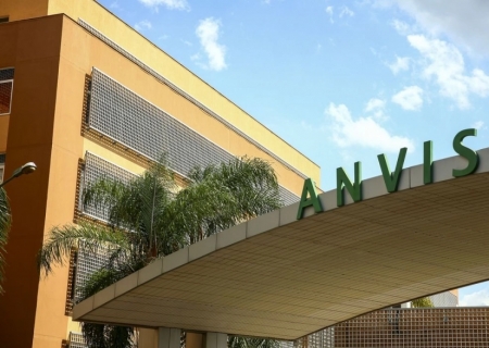Anvisa proíbe produtos de limpeza irregulares e alerta para riscos à saúde
