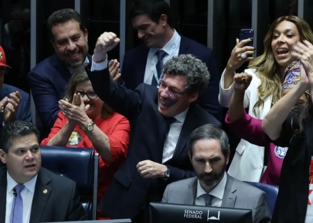 Senado aprova fim da escala 6x1 e redução da jornada de trabalho