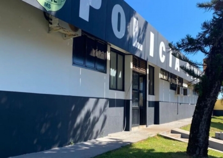 Homem de 50 anos é preso após esfaquear vítima no pescoço em São Gabriel do Oeste