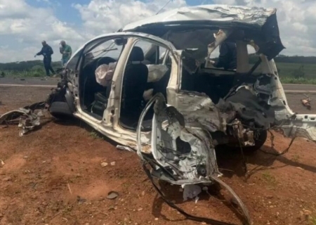 Jovem de 19 anos morre em colisão entre carro e carreta na BR-267, em Bataguassu
