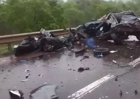Duas pessoas morrem após Fiat Toro bater contra carreta na BR-163 entre Coxim e Rio Verde
