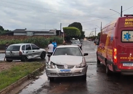 Colisão entre carros deixa adolescente ferida em Nova Andradina
