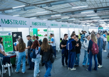 Estudantes de Nova Andradina apresentam projetos de robótica na Mostratec 2026