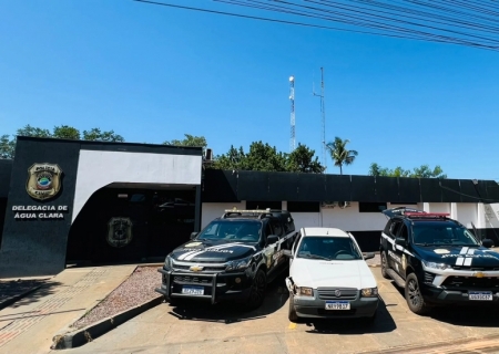 Jovem é preso com carro furtado, drogas e três adolescentes na BR-262