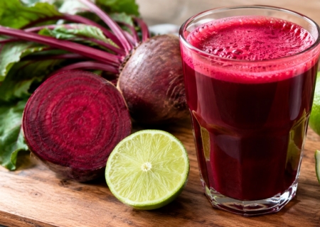 Suco de beterraba com limão pode melhorar a circulação e favorecer o desempenho físico